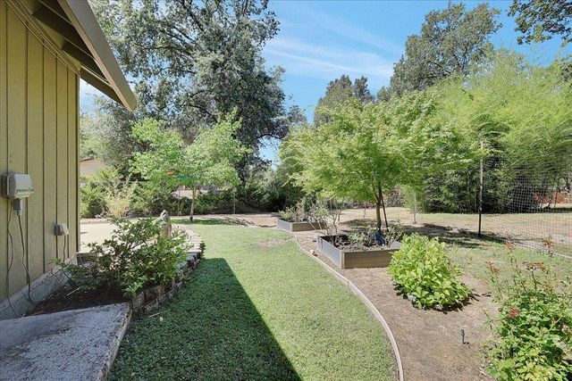 4550 S Point Rd, Diamond Springs, CA 95619