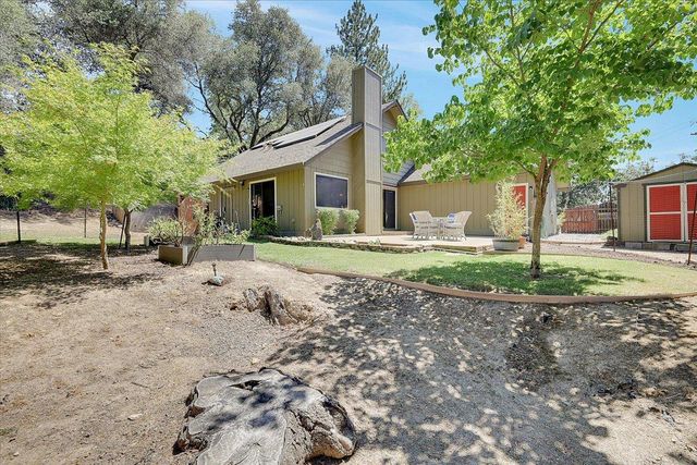 4550 S Point Rd, Diamond Springs, CA 95619