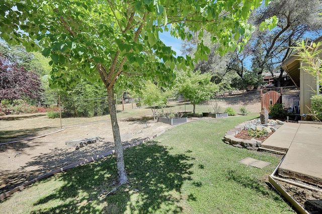 4550 S Point Rd, Diamond Springs, CA 95619