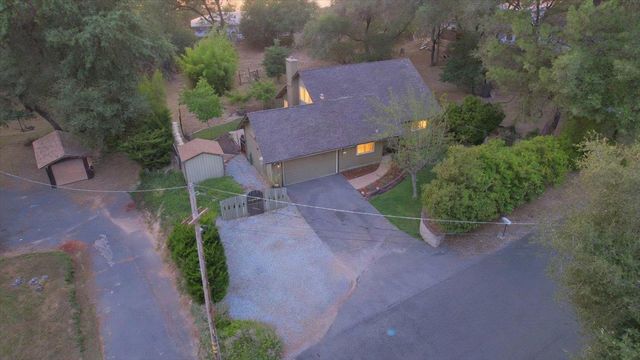 4550 S Point Rd, Diamond Springs, CA 95619