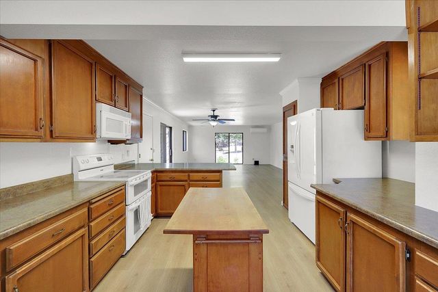 4550 S Point Rd, Diamond Springs, CA 95619