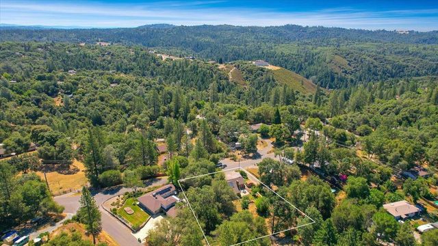 4550 S Point Rd, Diamond Springs, CA 95619