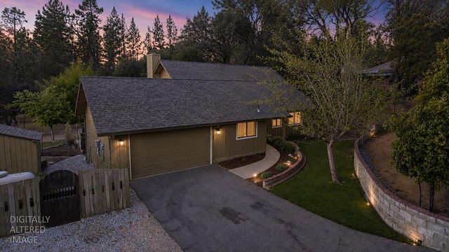 4550 S Point Rd, Diamond Springs, CA 95619
