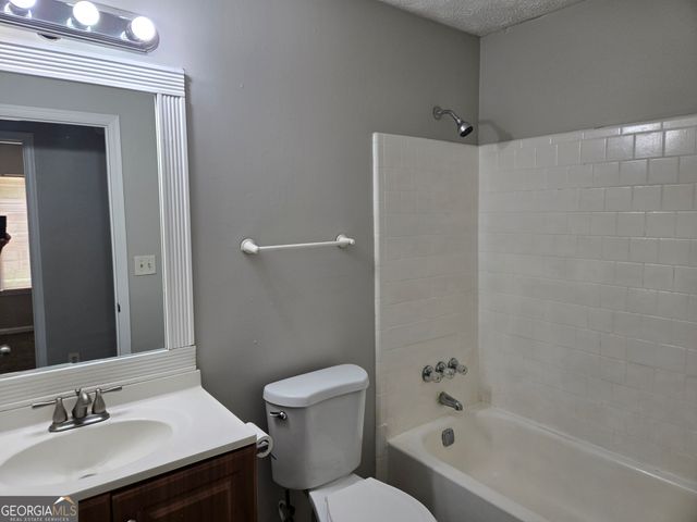 447 Sherwood Circle, Stone Mountain, GA 30087