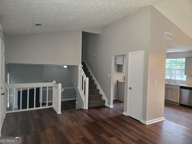447 Sherwood Circle, Stone Mountain, GA 30087