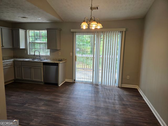 447 Sherwood Circle, Stone Mountain, GA 30087