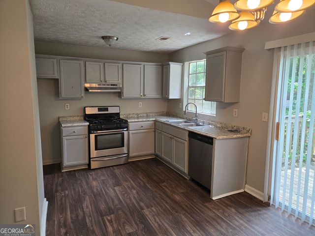 447 Sherwood Circle, Stone Mountain, GA 30087