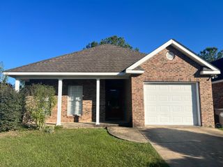 33 Oxford Dr., Hattiesburg, MS 39402