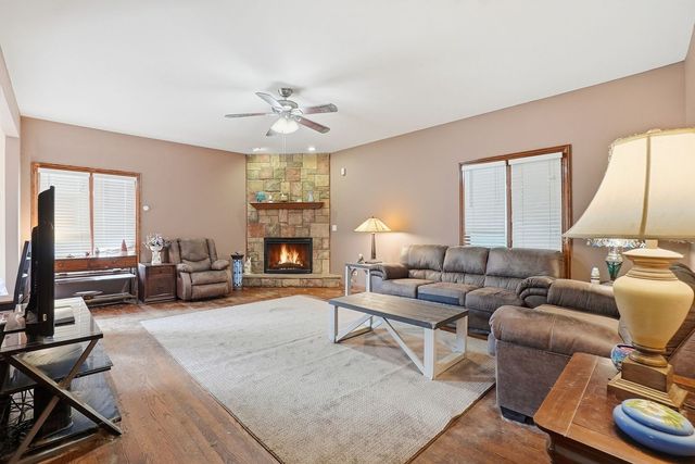 5733 W 97th Street, Oak Lawn, IL 60453