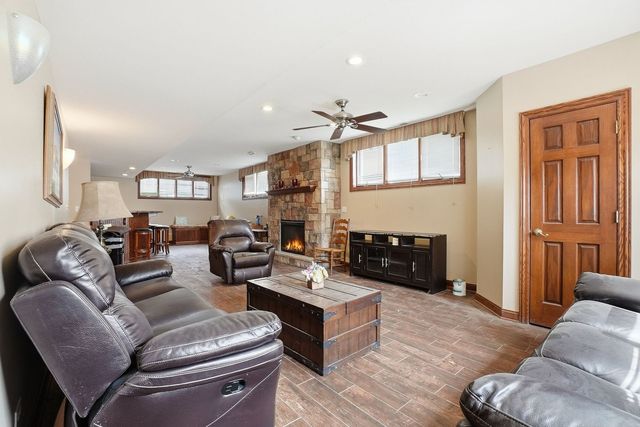 5733 W 97th Street, Oak Lawn, IL 60453