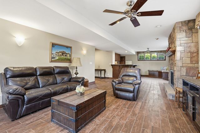 5733 W 97th Street, Oak Lawn, IL 60453