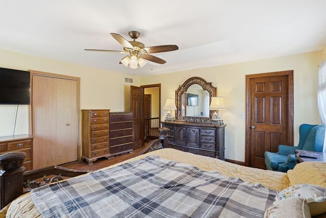 5733 W 97th Street, Oak Lawn, IL 60453
