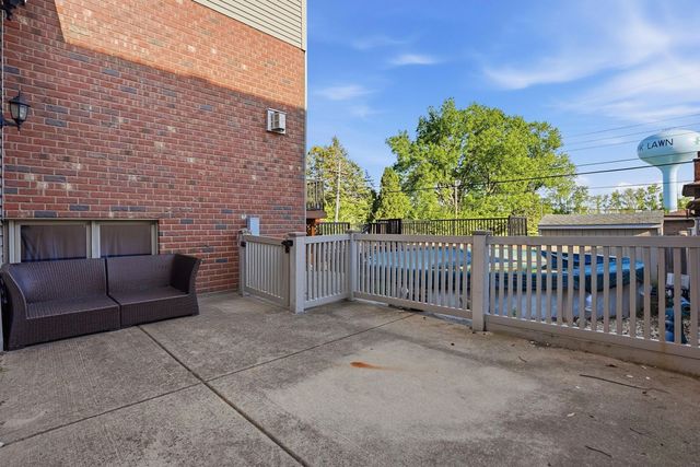 5733 W 97th Street, Oak Lawn, IL 60453