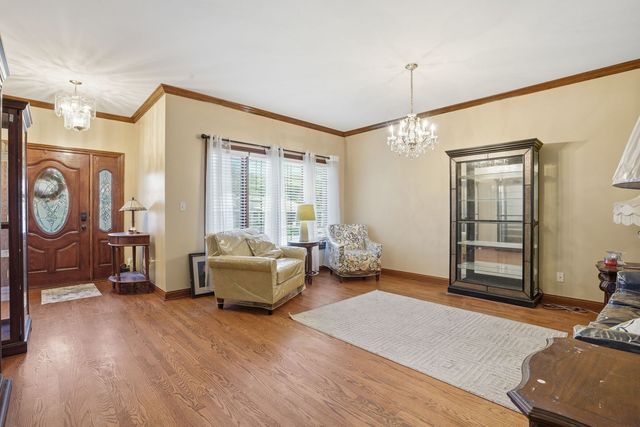 5733 W 97th Street, Oak Lawn, IL 60453
