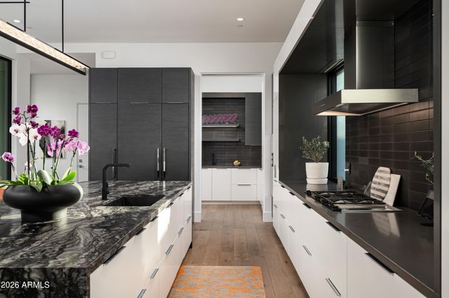 6914 E CACTUS WREN Road, Paradise Valley, AZ 85253