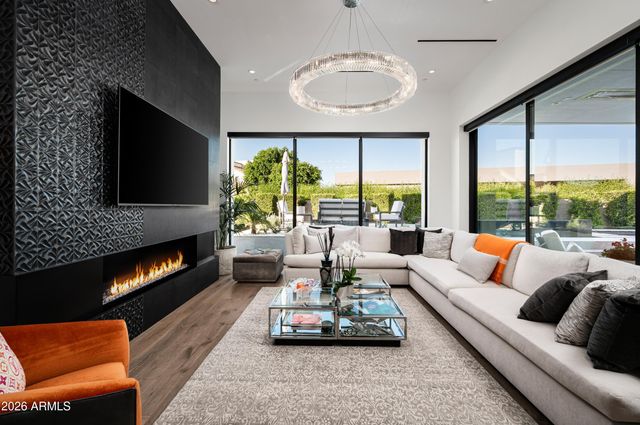 6914 E CACTUS WREN Road, Paradise Valley, AZ 85253