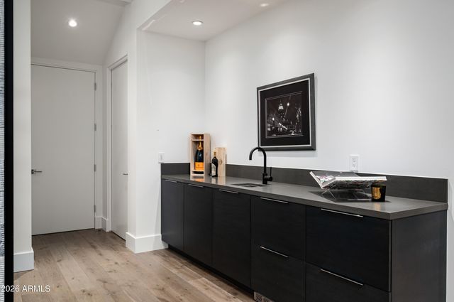 6914 E CACTUS WREN Road, Paradise Valley, AZ 85253