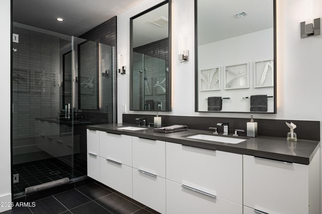 6914 E CACTUS WREN Road, Paradise Valley, AZ 85253