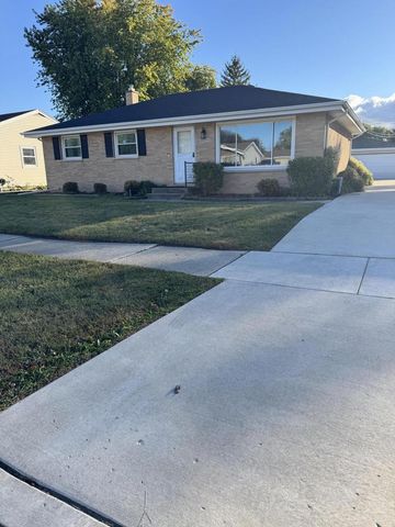 8305 27th AVENUE, Kenosha, WI 53143