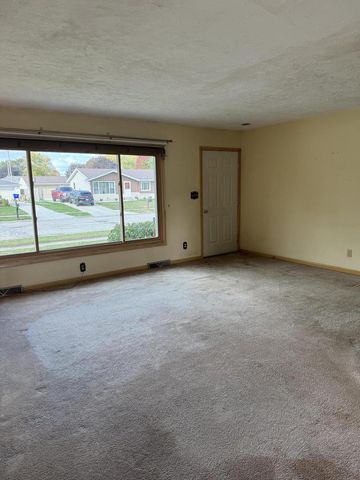 8305 27th AVENUE, Kenosha, WI 53143