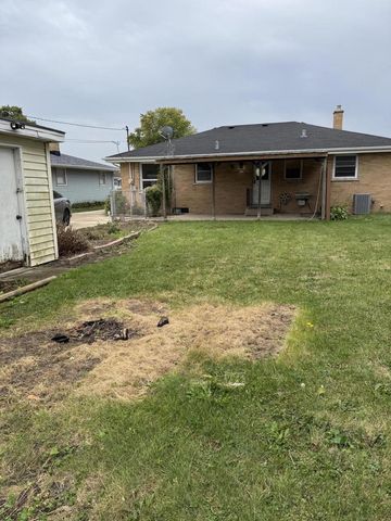 8305 27th AVENUE, Kenosha, WI 53143