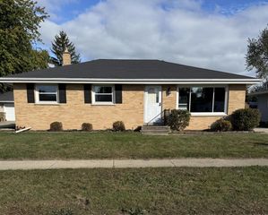 8305 27th AVENUE, Kenosha, WI 53143