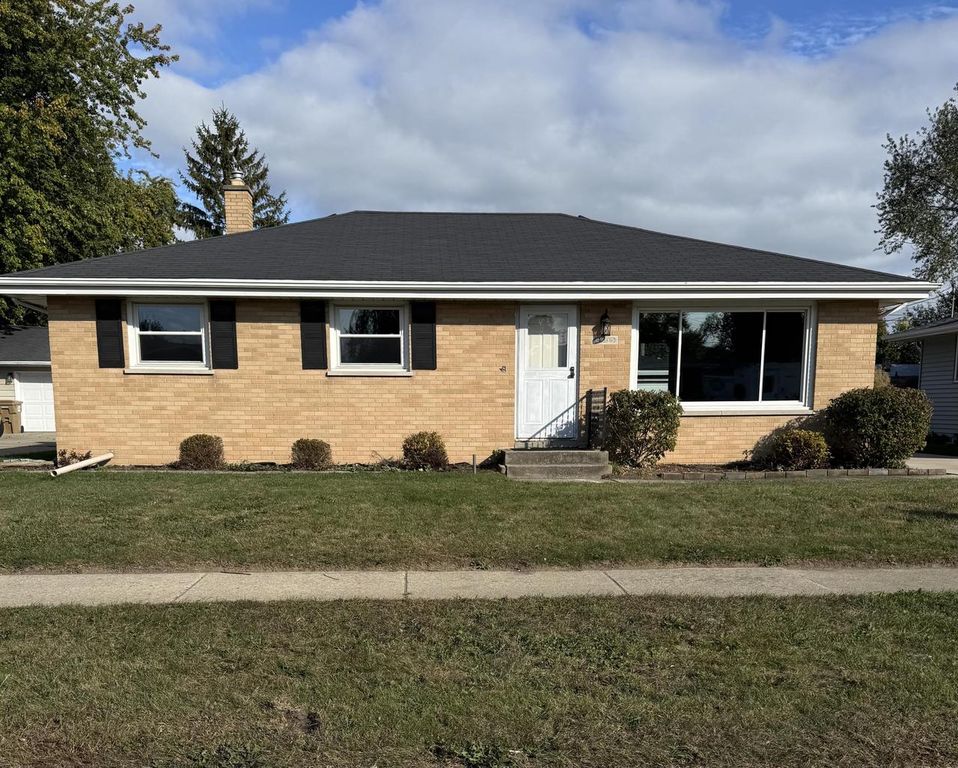 8305 27th AVENUE, Kenosha, WI 53143