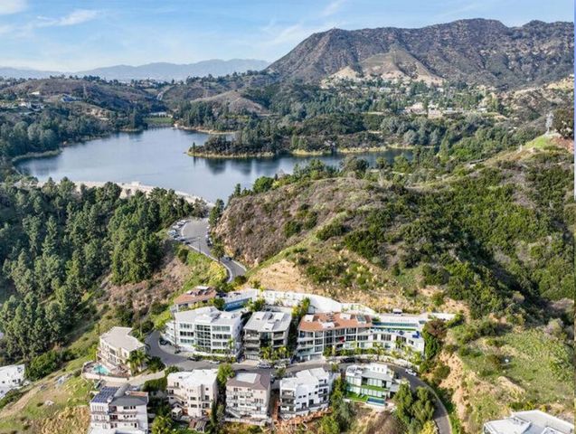 6422 Weidlake, Los Angeles, CA 90068