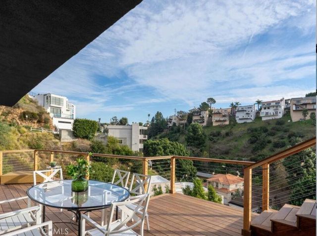6422 Weidlake, Los Angeles, CA 90068