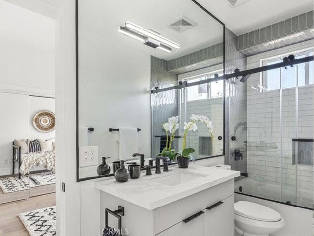 6422 Weidlake, Los Angeles, CA 90068
