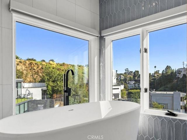 6422 Weidlake, Los Angeles, CA 90068