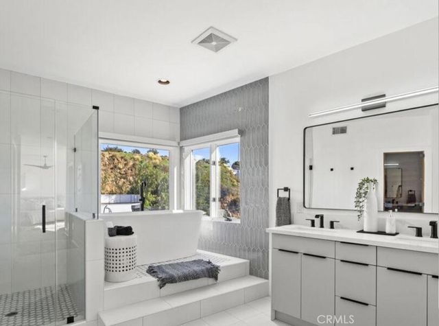 6422 Weidlake, Los Angeles, CA 90068