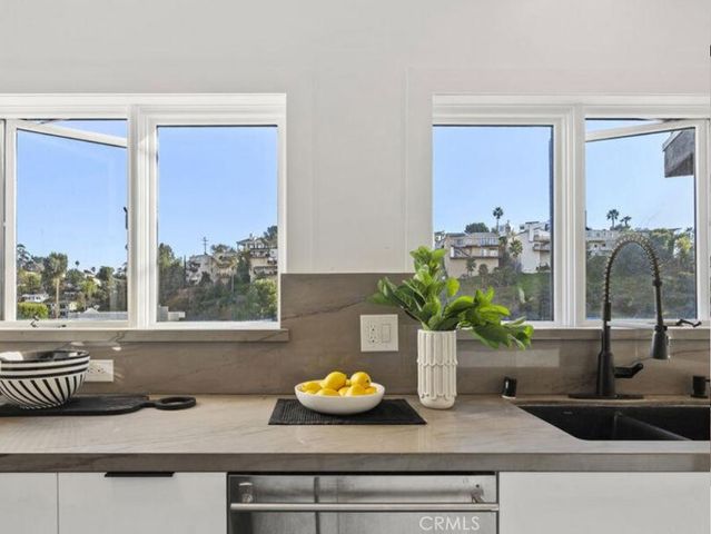 6422 Weidlake, Los Angeles, CA 90068