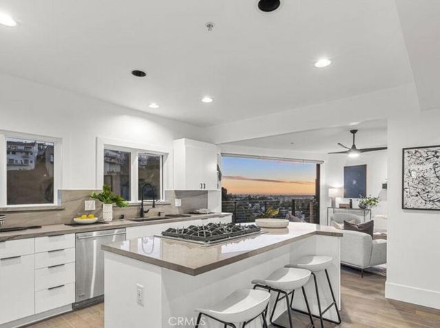 6422 Weidlake, Los Angeles, CA 90068