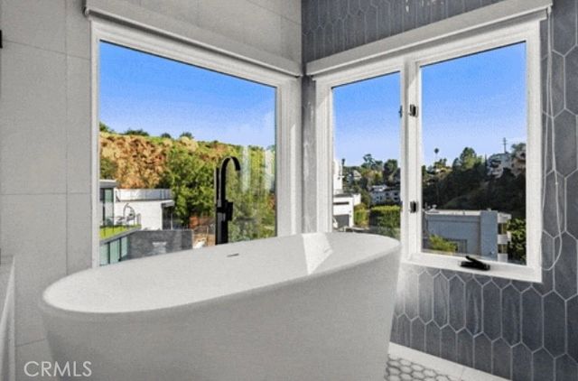 6422 Weidlake, Los Angeles, CA 90068