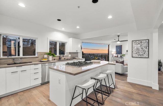 6422 Weidlake, Los Angeles, CA 90068