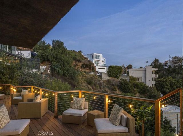 6422 Weidlake, Los Angeles, CA 90068