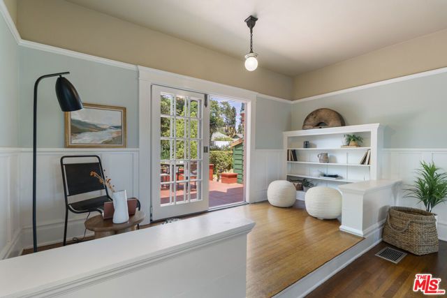 2093 W 28th Street, Los Angeles, CA 90018