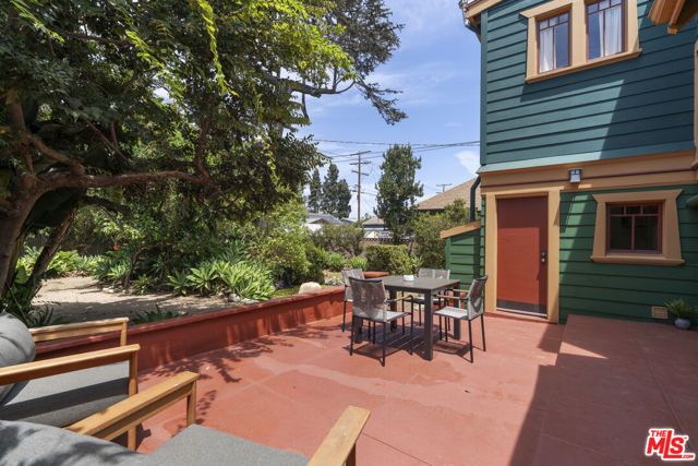 2093 W 28th Street, Los Angeles, CA 90018
