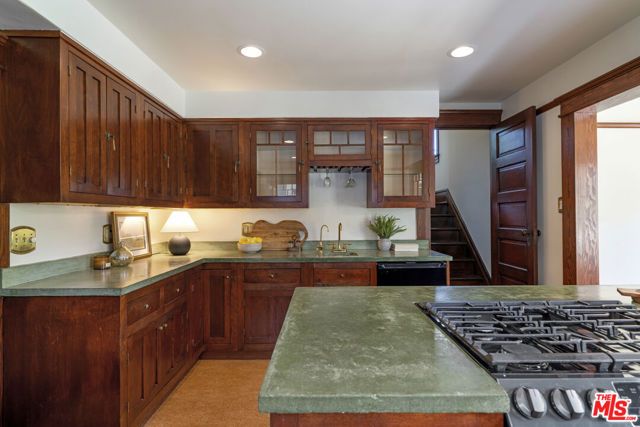 2093 W 28th Street, Los Angeles, CA 90018