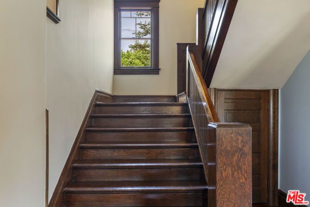 2093 W 28th Street, Los Angeles, CA 90018