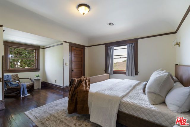 2093 W 28th Street, Los Angeles, CA 90018