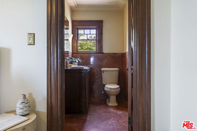 2093 W 28th Street, Los Angeles, CA 90018