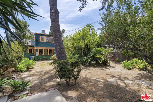 2093 W 28th Street, Los Angeles, CA 90018