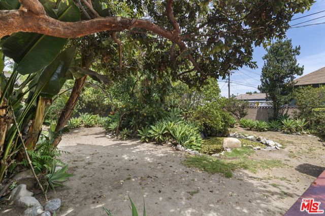 2093 W 28th Street, Los Angeles, CA 90018