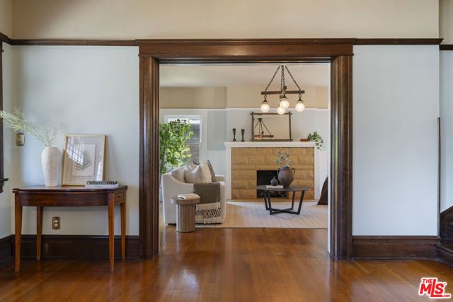 2093 W 28th Street, Los Angeles, CA 90018