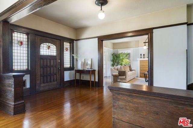 2093 W 28th Street, Los Angeles, CA 90018