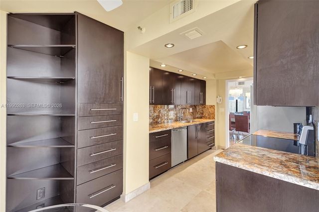 4000 Towerside Ter 2111, Miami, FL 33138