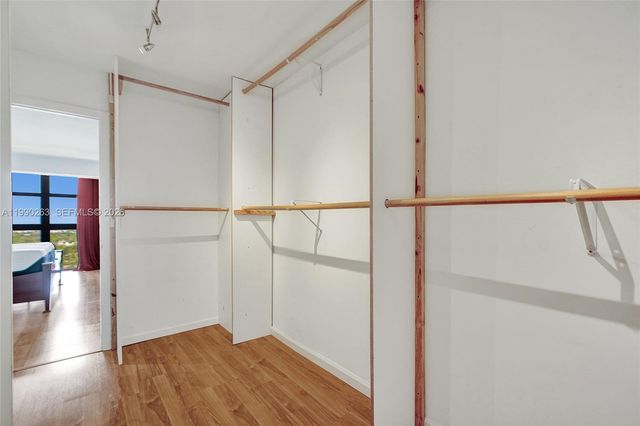 4000 Towerside Ter 2111, Miami, FL 33138