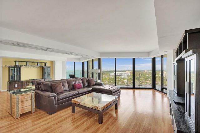 4000 Towerside Ter 2111, Miami, FL 33138